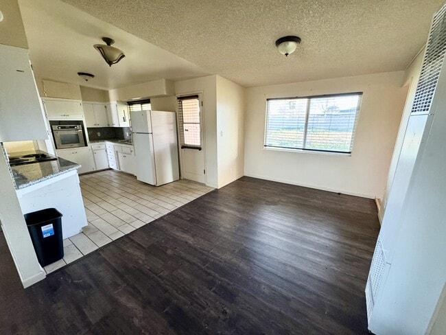 Photo - 8740 Catalpa Ave