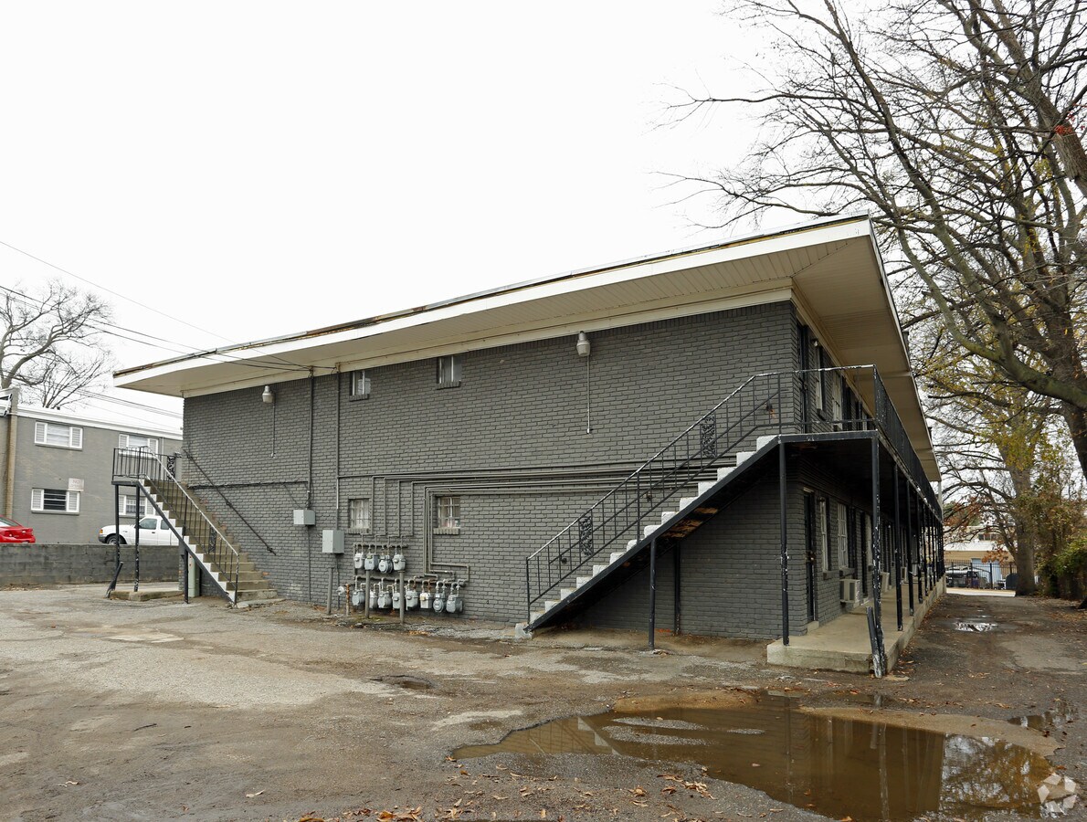 Photo - 1056 Poplar Ave