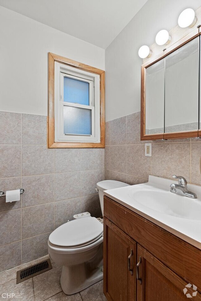 Building Photo - 3 bedroom in Chicago IL 60660 Rental