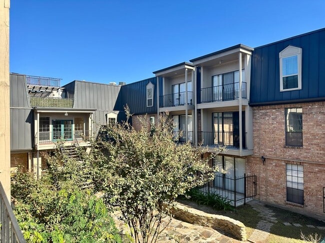 Photo - 2475 Underwood St Condo