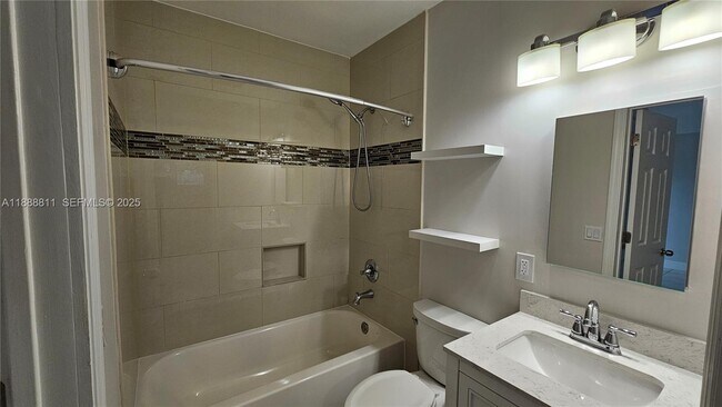 Photo - 818 SW 4th St Unit 2