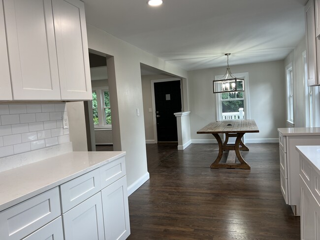 Photo - 296 Oak St