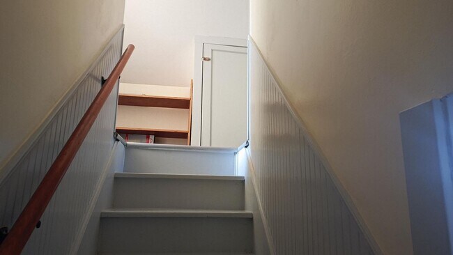 Photo - 6+ Bdrm Home Built 1895.  Close In.  With Pastures.