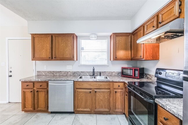 Photo - 20223 Regents Corner Ln