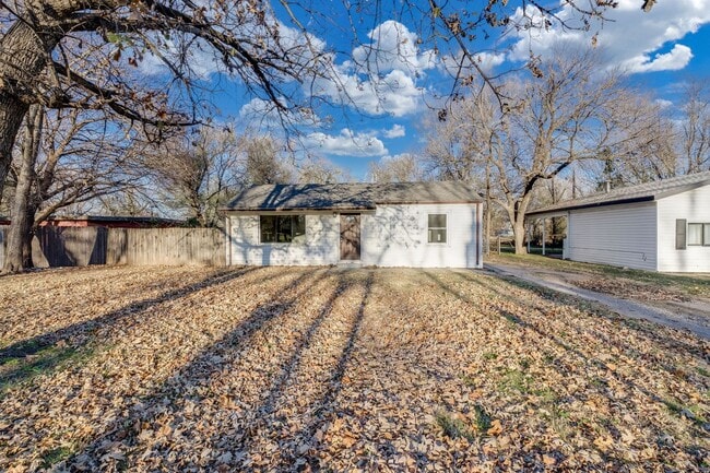 Photo - 2 Bed, 1 Bath Ready for Rent!