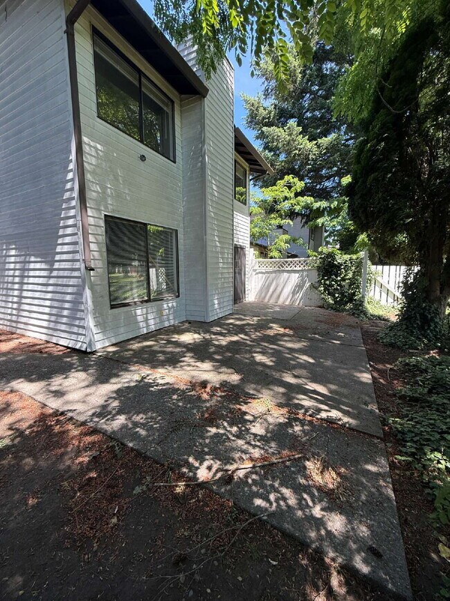Photo - Hidden Gem in Auburn Available Now! Unit 4
