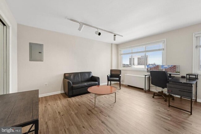 Building Photo - 1830 Columbia Pike Unit 409