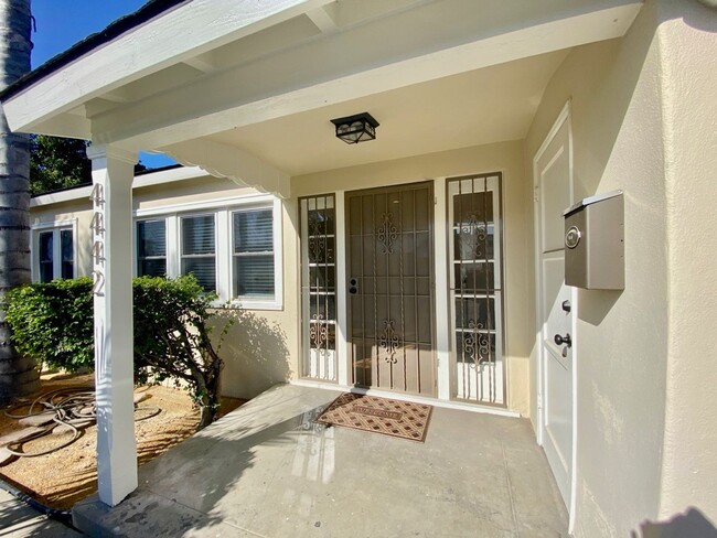 2Br+ 1Br Is Garage Converted/1Ba Cozy Mode... - 2Br+ 1Br Is Garage Converted/1Ba Cozy Mode... House