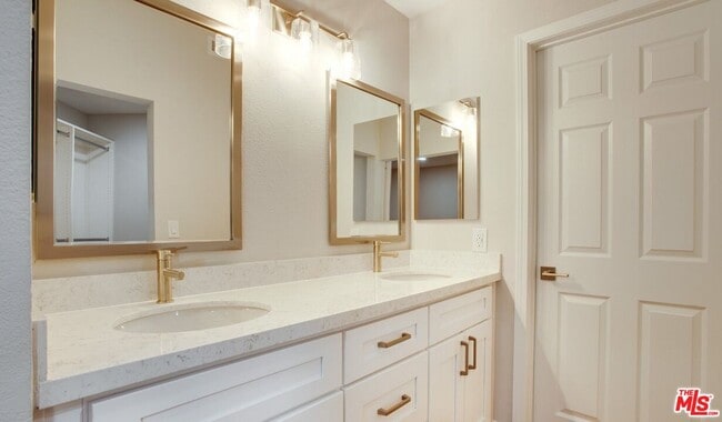 Photo - 1401 Ambassador St