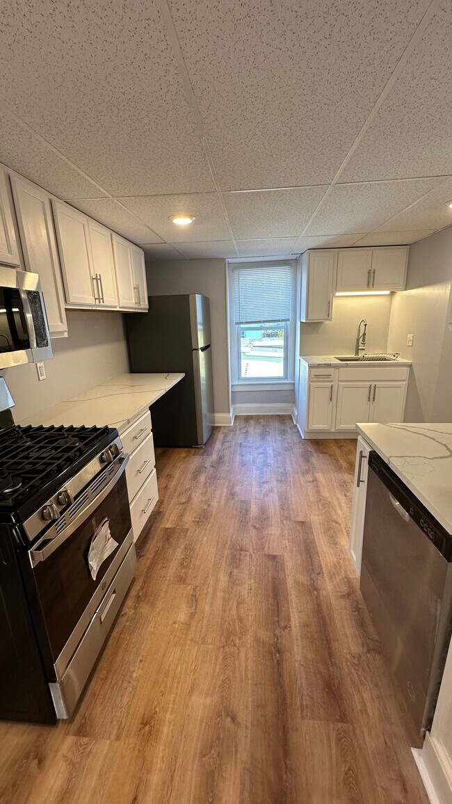 Kitchen - 59 Railroad Ave Unit 3B