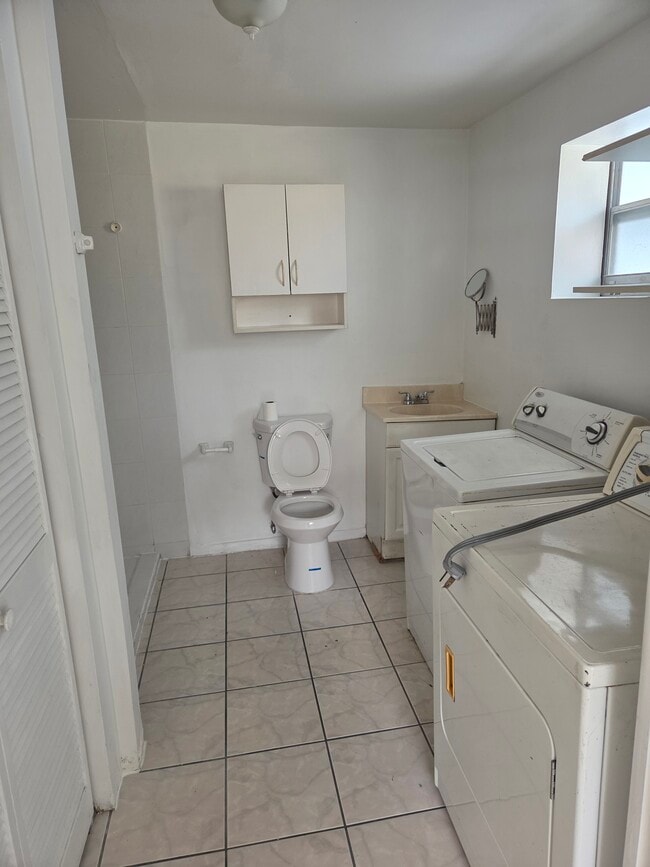 Photo - 2468 SW 16th St