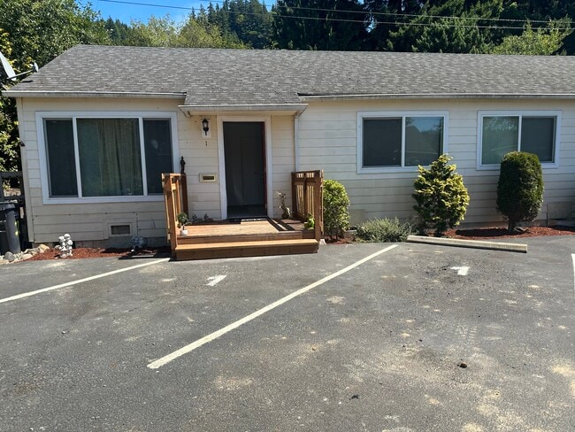 Building Photo - 755 NW 5th St Unit 1