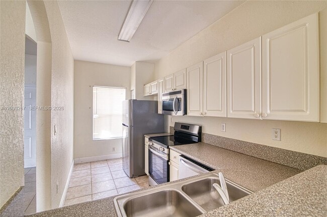 4928 SW 140th Terrace