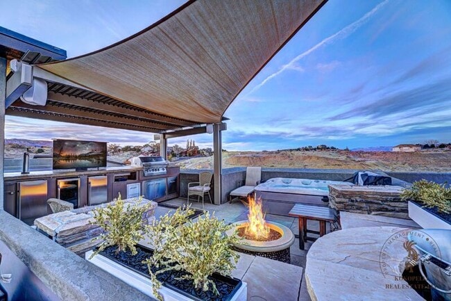 Building Photo - 386 W Ridges Blvd