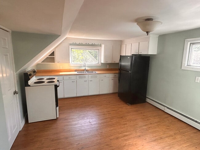 Building Photo - 13 Front St Rental