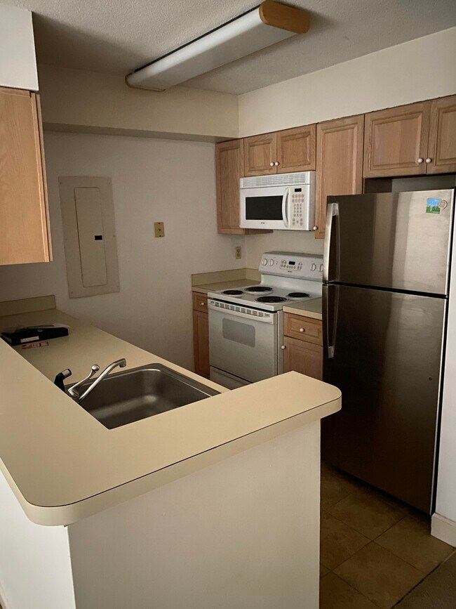 kitchen - 5000 Battery Ln Unidad 201