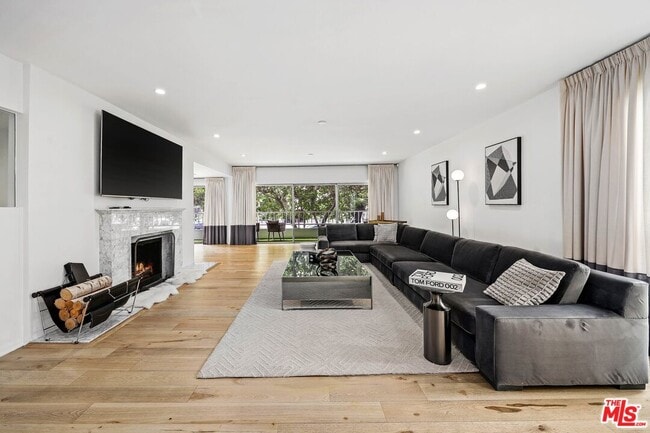 Building Photo - 440 N Oakhurst Dr Unit 101
