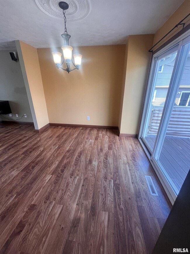 Photo - 3751 Tam-O-Shanter Dr N