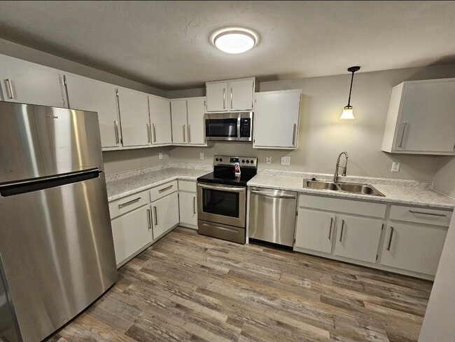 Building Photo - Linden Pointe - Leased Residences Rental