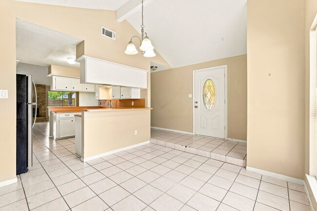 Photo - 703 Conestoga Cir