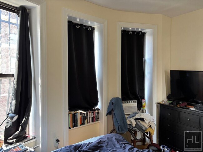 Photo - East 12th Street Unidad 74