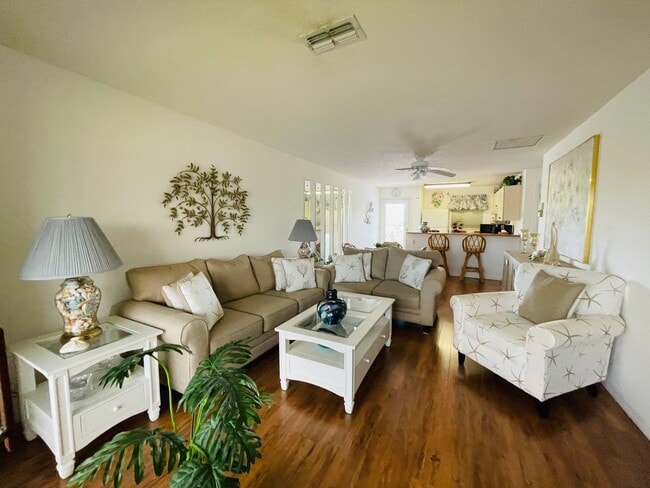 Photo - **AVAILABLE FOR 2025-26 WINTER SEASON** Unit Q201