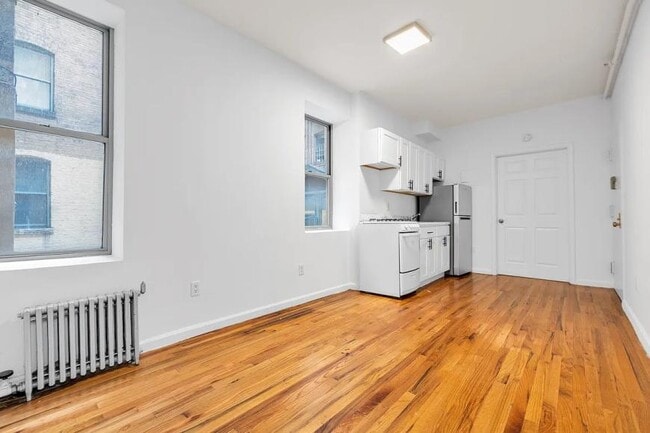 Building Photo - 1 bedroom in New York NY 10023 Unit 3G