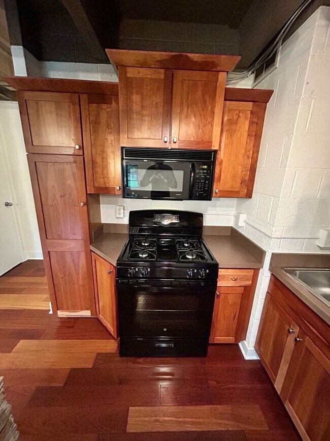 Photo - 505 Cherry St SE