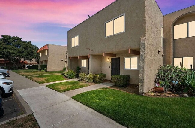 Building Photo - $3,750 - 3 Bed / 2.5 Bath Townhome in San Diego Near SDSU Unit 8