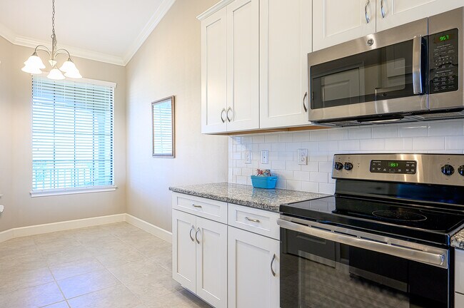 Kitchen - 9420 Benvenuto Ct Unit 202