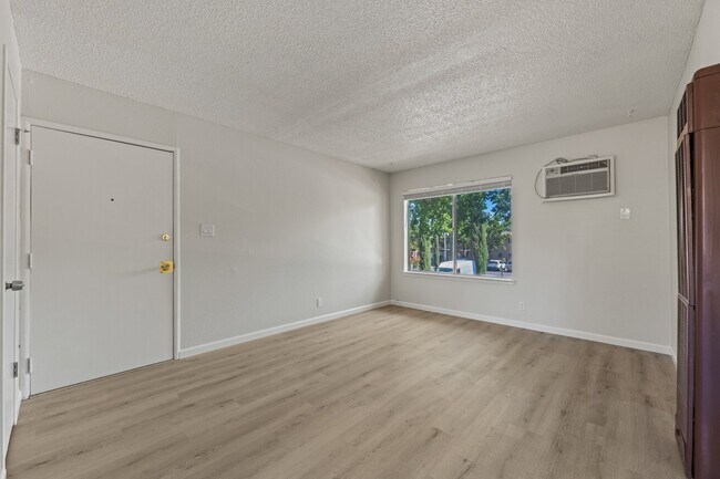 Photo - Charming 1-Bedroom 1-Bath Apartment in Ran... Unit 9