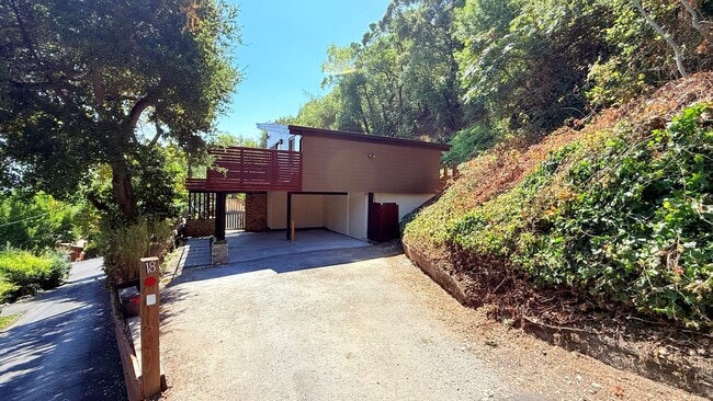 Building Photo - 18 S Trail Rental