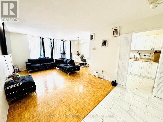 Photo - 1 Massey Square Unité 314