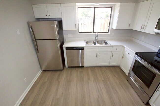 Photo - 9220 Roan Ln