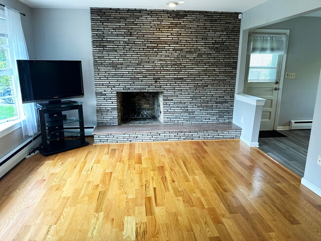 Living Room - 110 Dobson St Unit UL