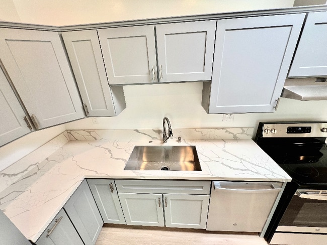 Photo - 859 W 43rd Pl