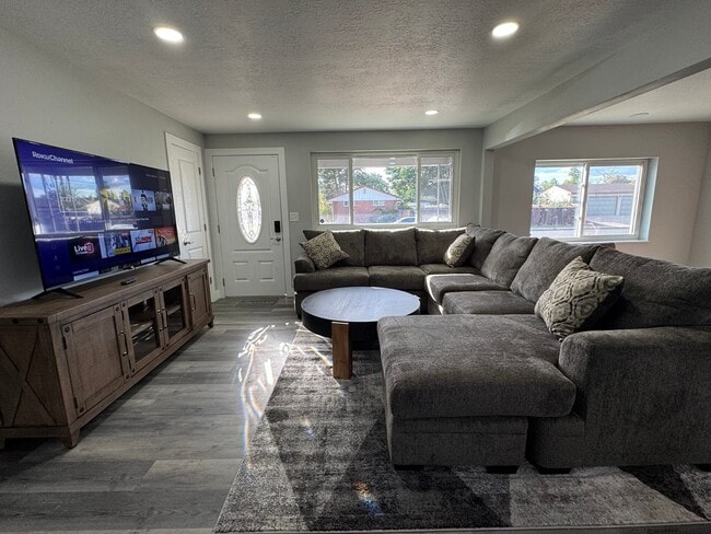 Photo - 9300 Grove St