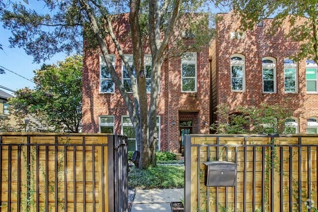 Building Photo - 513 E 11th St Rental