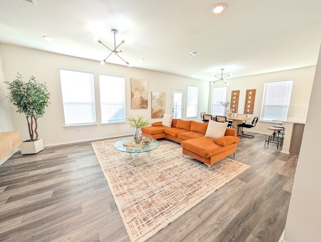 Building Photo - 6213 Albany Sleigh Dr
