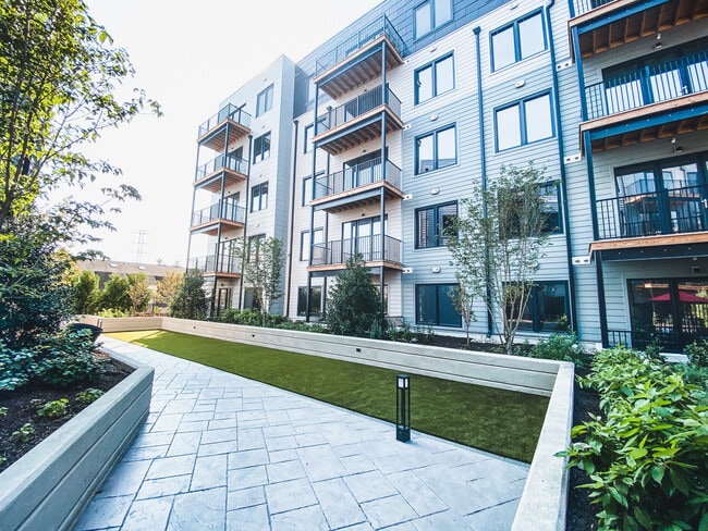 Interior Courtyard - 2000 Pennsylvania Avenue Rental