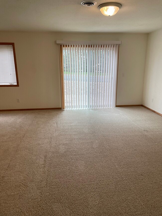 665 Agency Rd Townhome Townhome Rental in Mankato MN