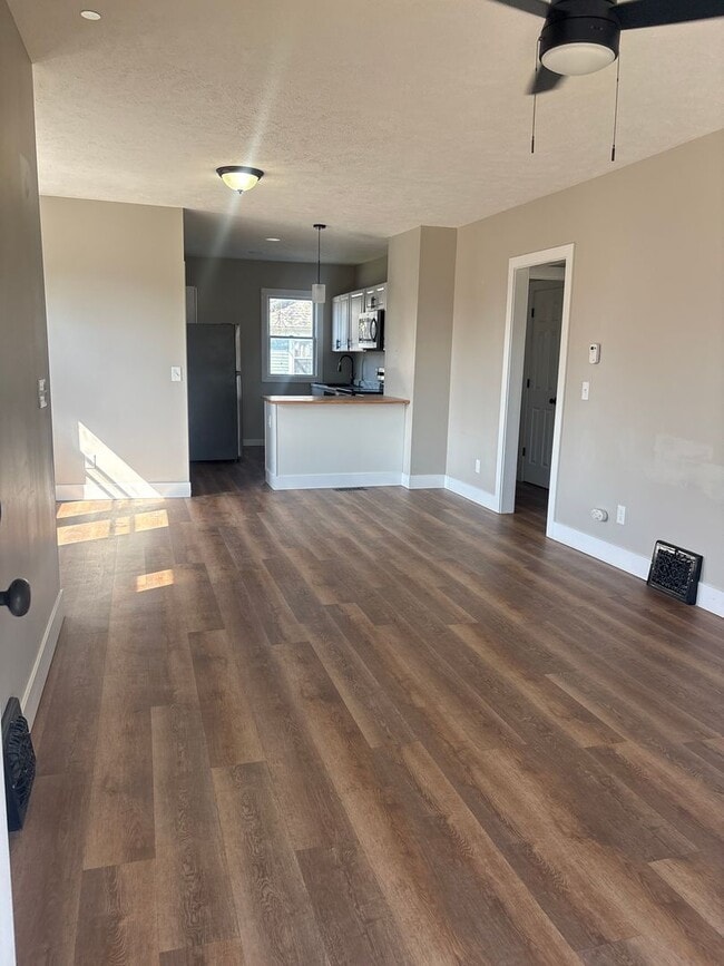 Photo - Poe3104 Unit Up