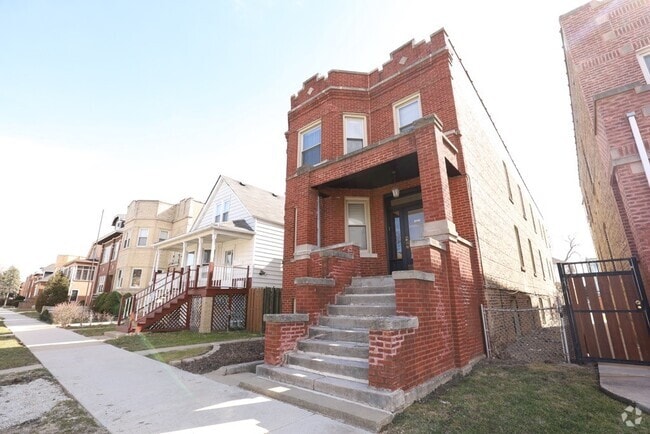 Building Photo - 5141 W Roscoe St Rental