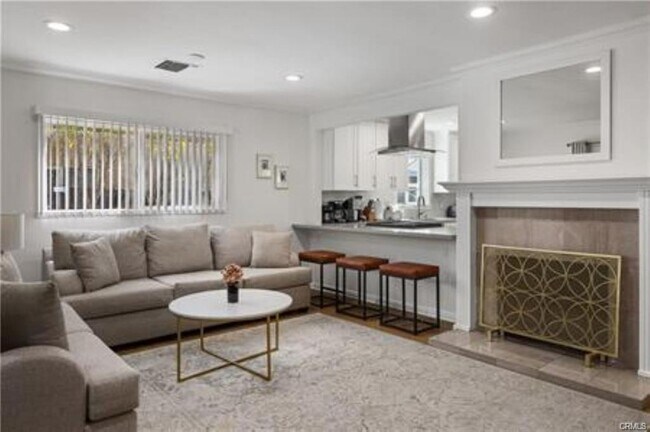 Photo - 22335 Kittridge St