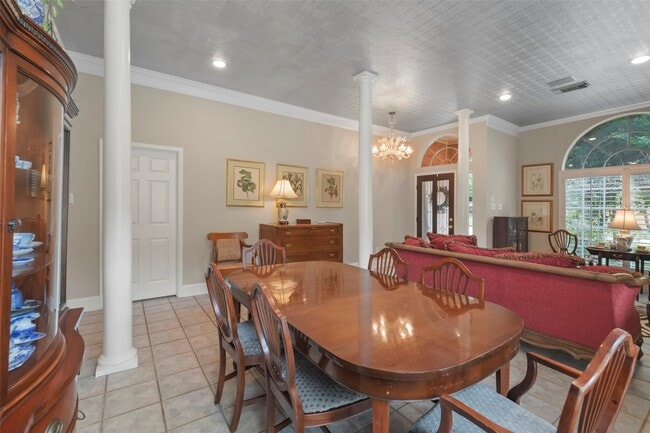 Photo - 18 Pinery Ridge Pl