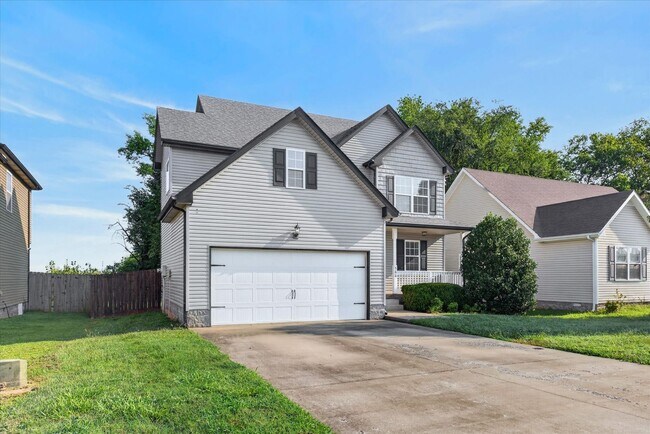 Photo - 566 Falkland Cir