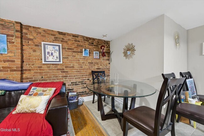 82 Dove St Unit B