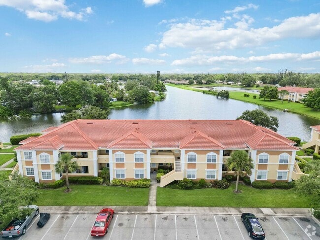 Building Photo - Beautiful furnished 2/2 Unit 203 Rental