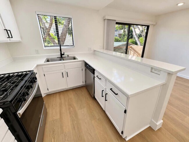 1321 N Vista St Unit 107