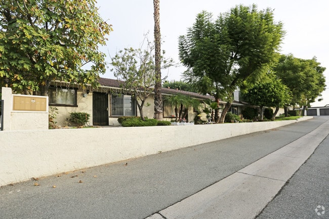 Hillcrest Glen Garden Apartments - Hillcrest Glen Apartments